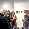 Galleri Ekdahl, utställningsvy med besökare på vernissagedagen